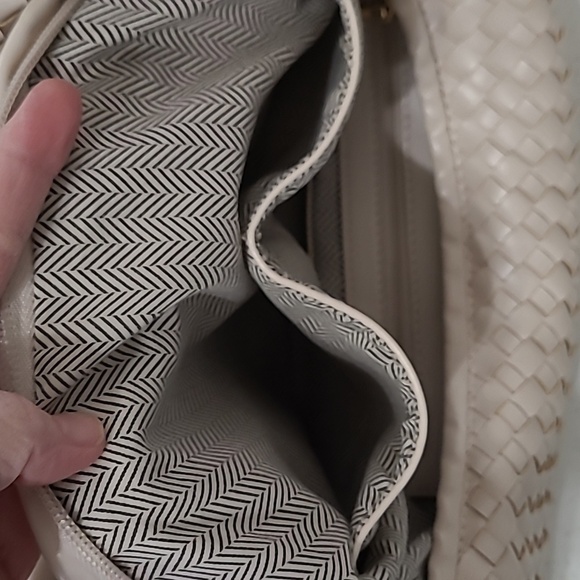 Urban Expressions Elegant Cream Woven Women's Shoulder Bag - Picture 8 of 12